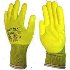 Yellow-gloves-car-life-kits